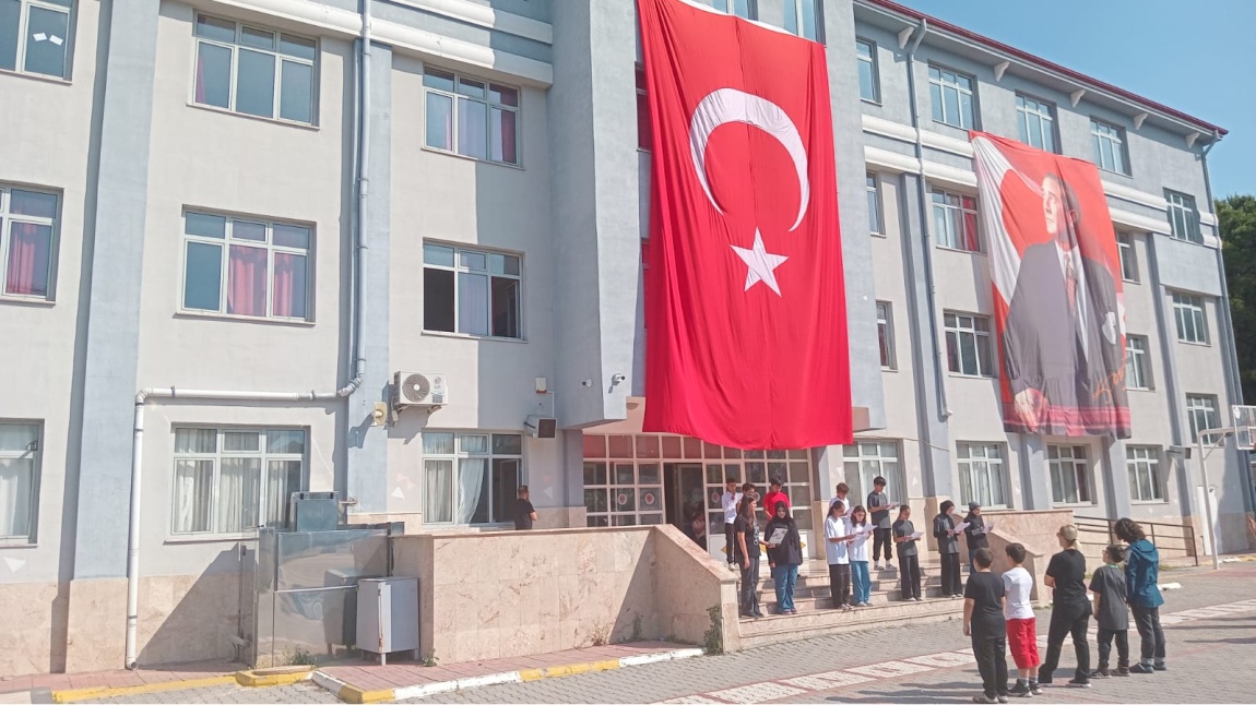 19 Mayıs Atatürk'ü Anma, Gençlik ve Spor Bayramı Okulumuzda Coşkuyla Kutlandı.